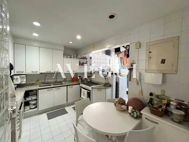 Residential apartment with 4 bedrooms and 4 bathrooms — photo 2