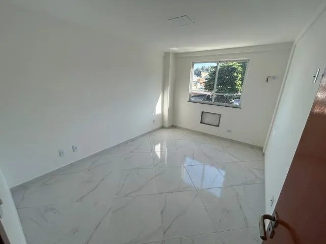 Unfurnished 1-bedroom apartment with open-plan kitchen — photo 12