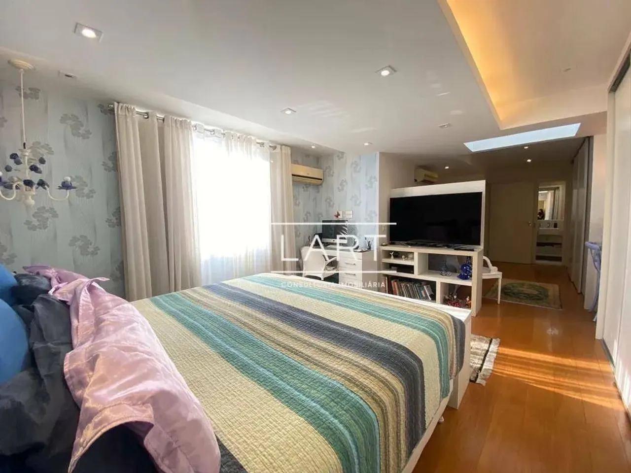 Apartamento com 4 dormitórios e 5 banheiros, 350 m² — photo 20