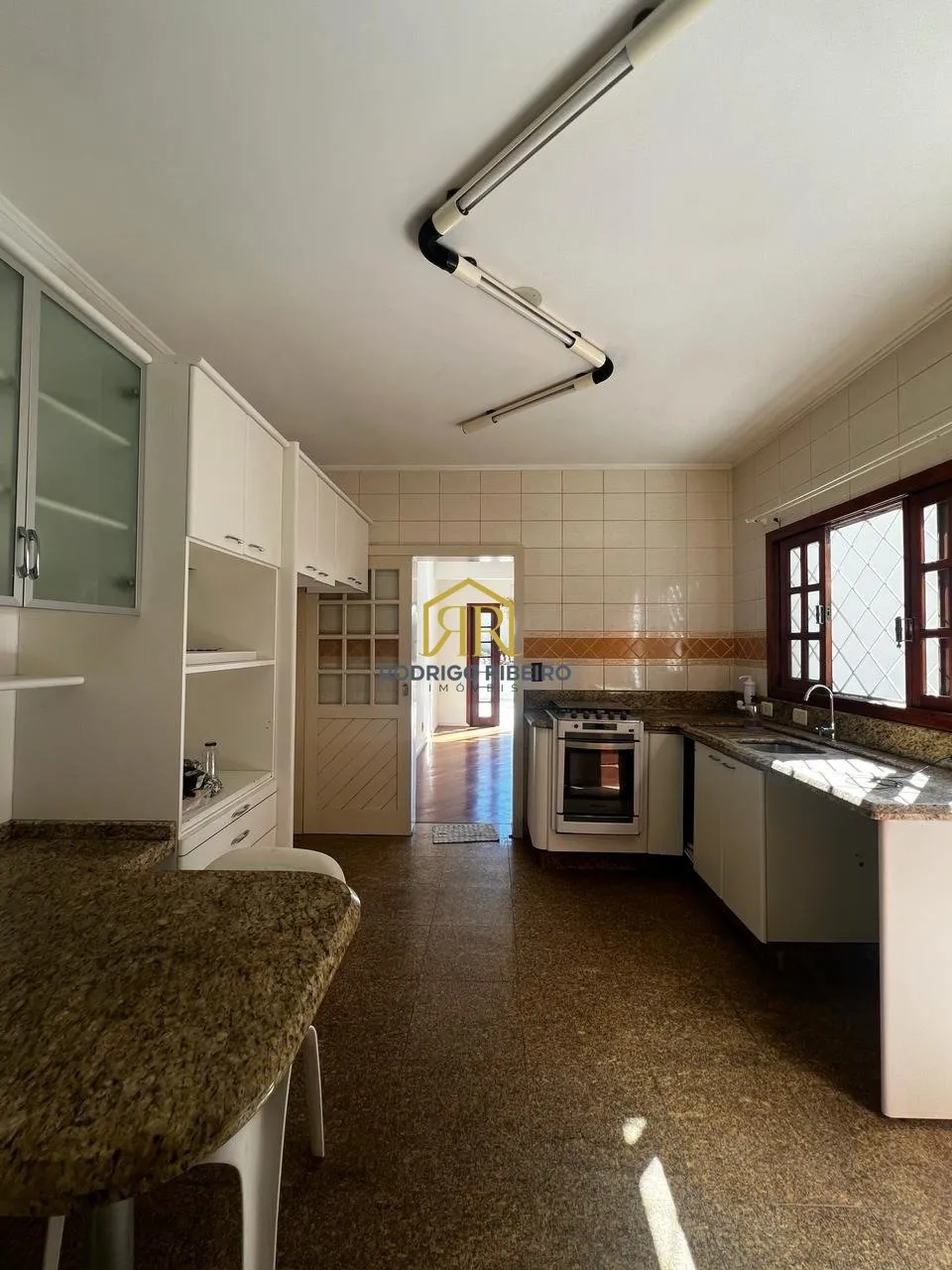 Casa com 5 quartos, 3 banheiros e varanda