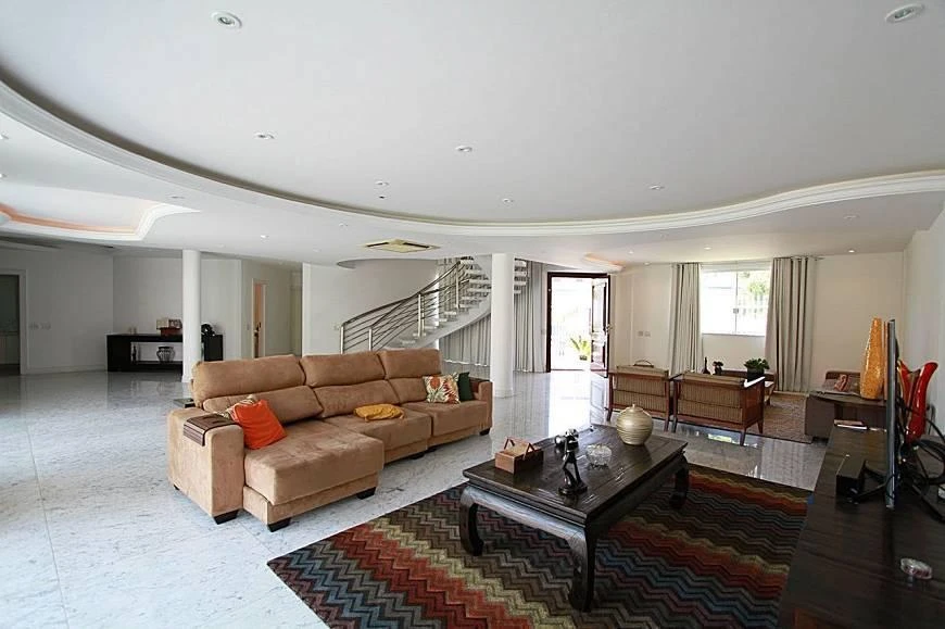 Меблированный дом 700 м²: 5 спален-сюит и 10 ванных — photo 10