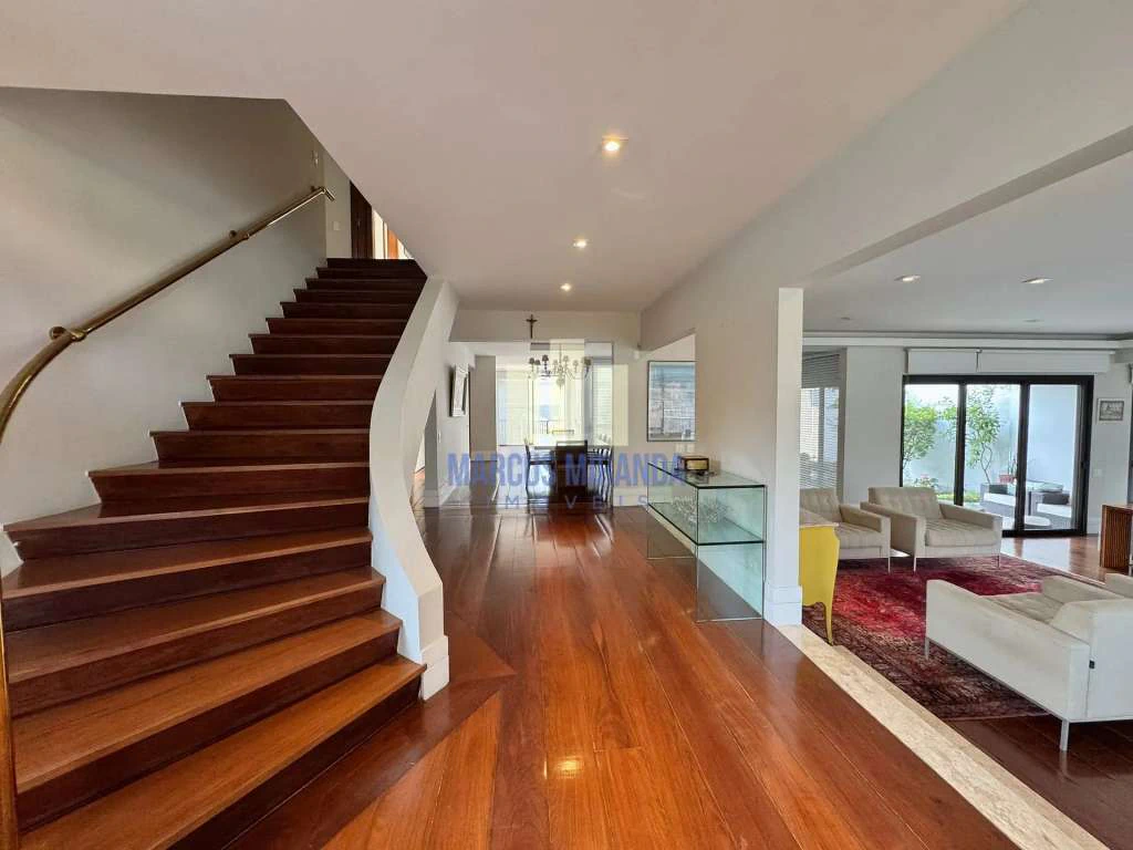 House with 5 bedrooms and 834 m², 6 parking and 9 baths — photo 25