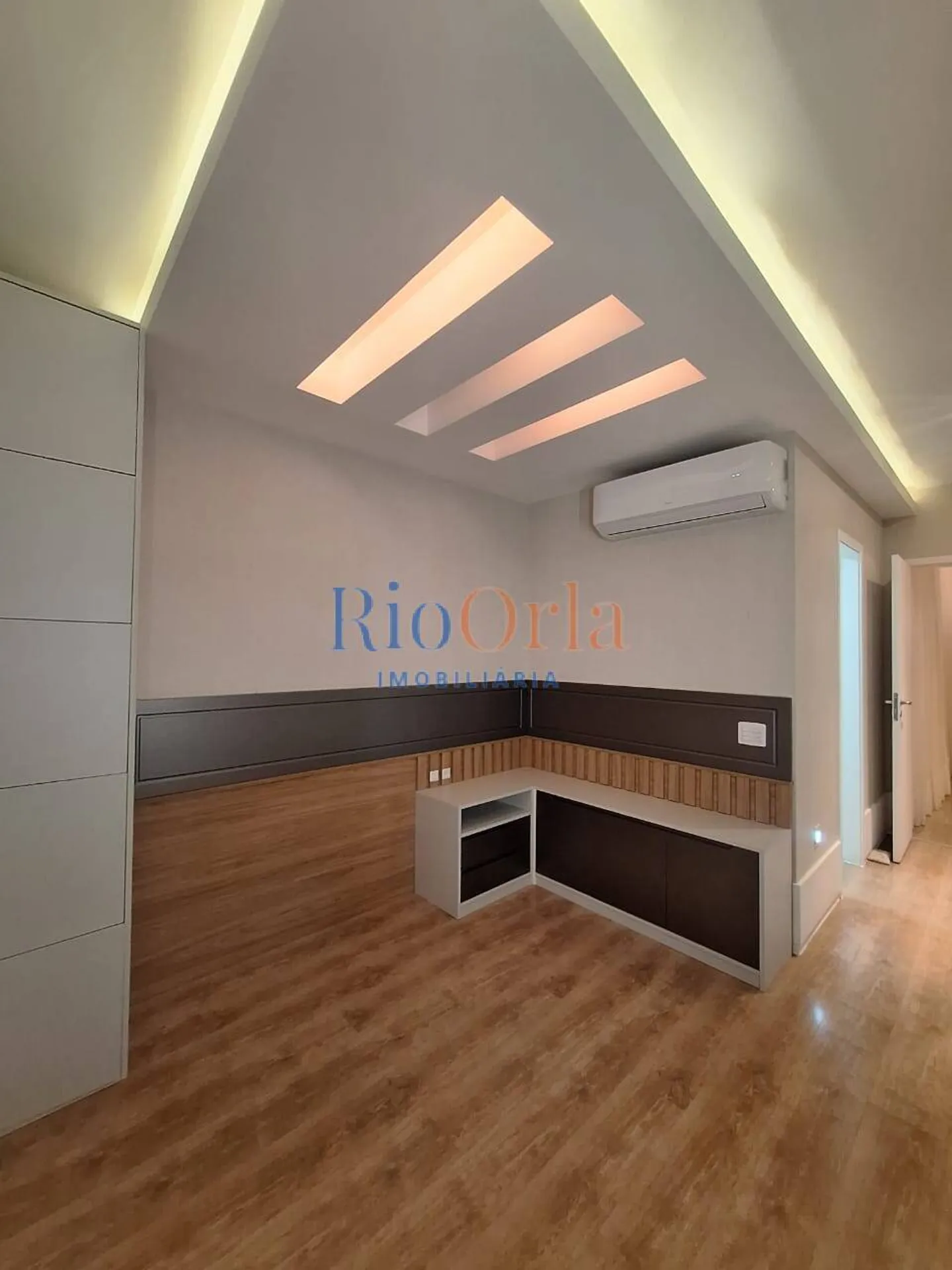 Furnished apartment with 4 bedrooms and 5 bathrooms — photo 45