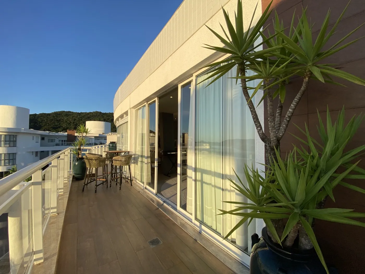 318 m² apartment with a bathtub and a water view — photo 51