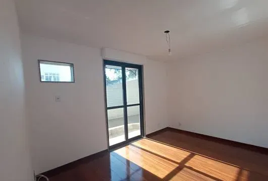 Apartment on the 1st floor with a glass-enclosed balcony — photo 17