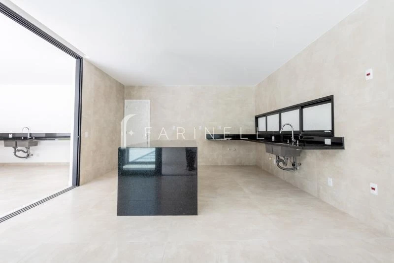 House with 5 bedrooms and open-plan kitchen — photo 26