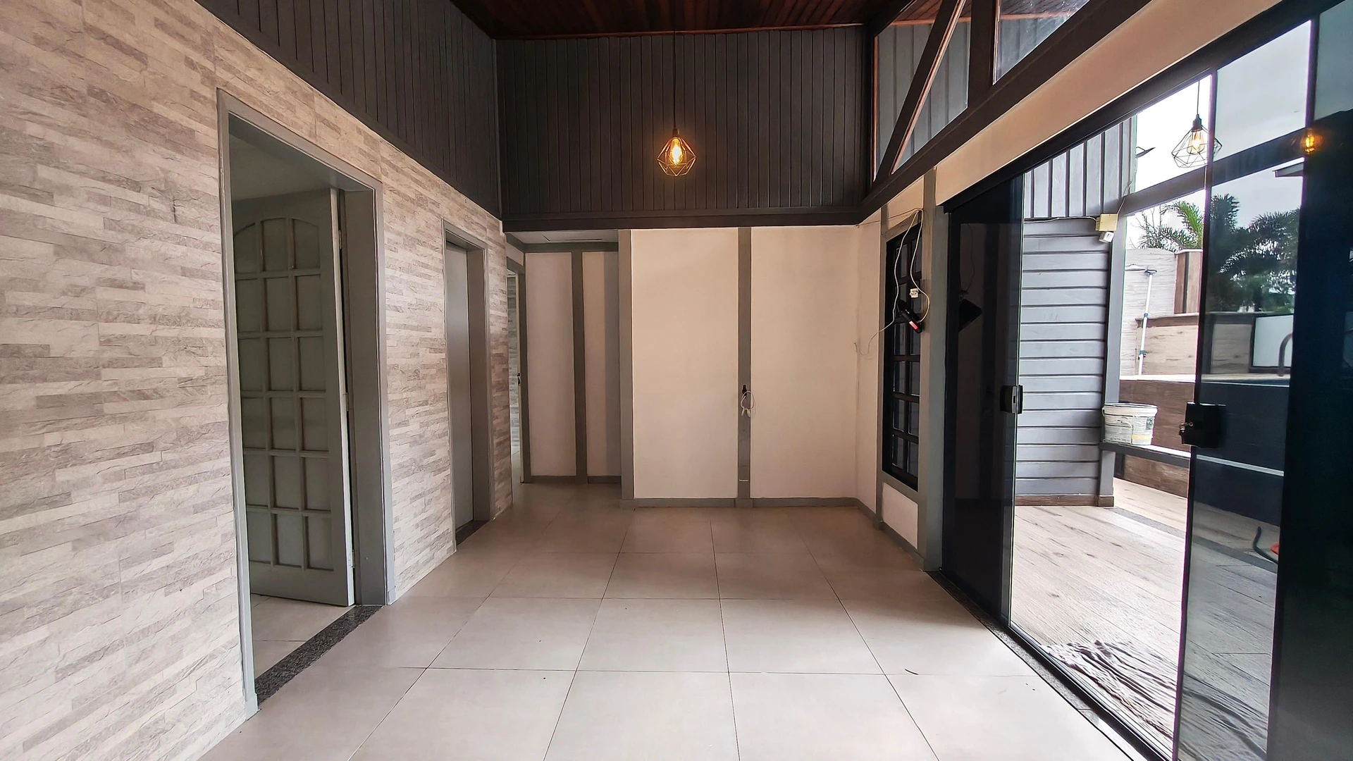 140 m² house with a grill on the balcony and a garden — photo 35