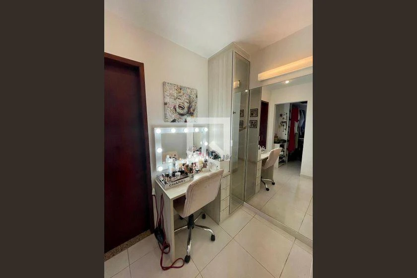 Furnished apartment, 492 m², with a glass-enclosed balcony — photo 5