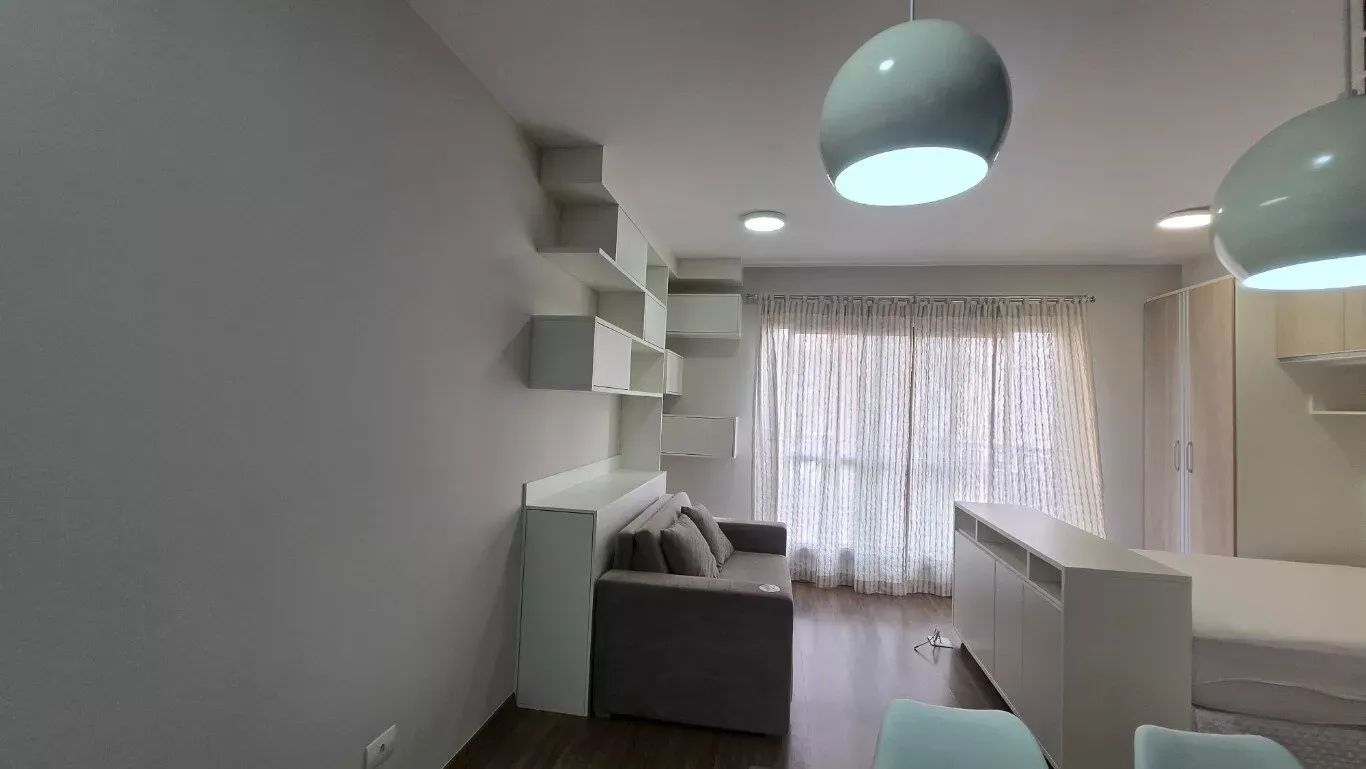 Wood or laminate floors in a one-bedroom apartment, 33 m² — photo 3
