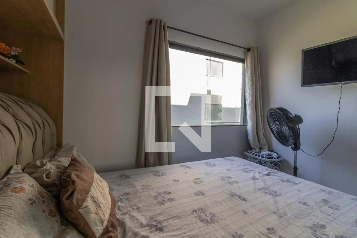 Apartamento mobiliado com 2 quartos e 1 banheiro — photo 6