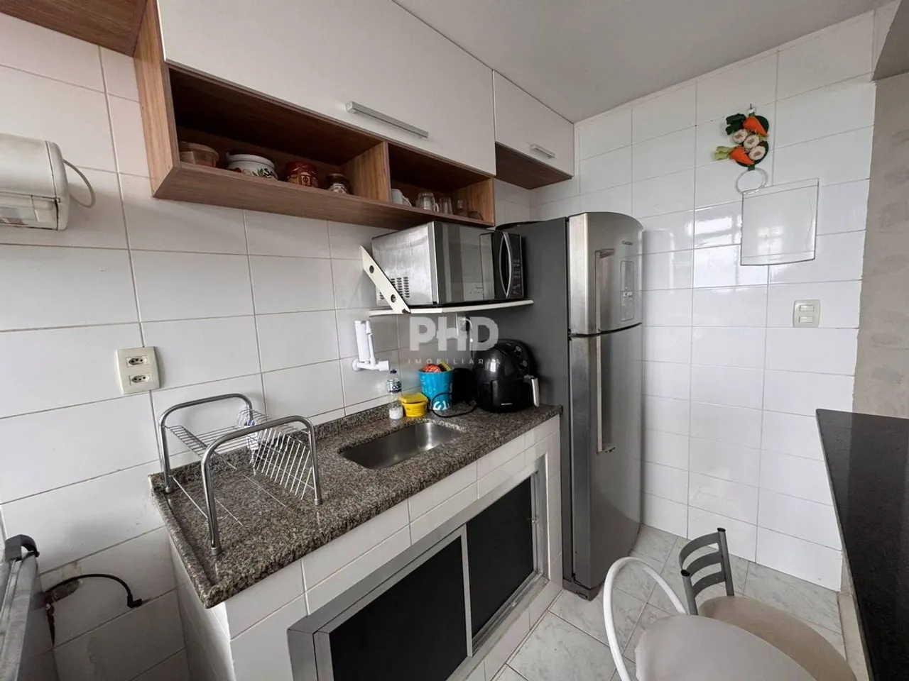 Furnished 2-bedroom apartment with open-plan kitchen — photo 11
