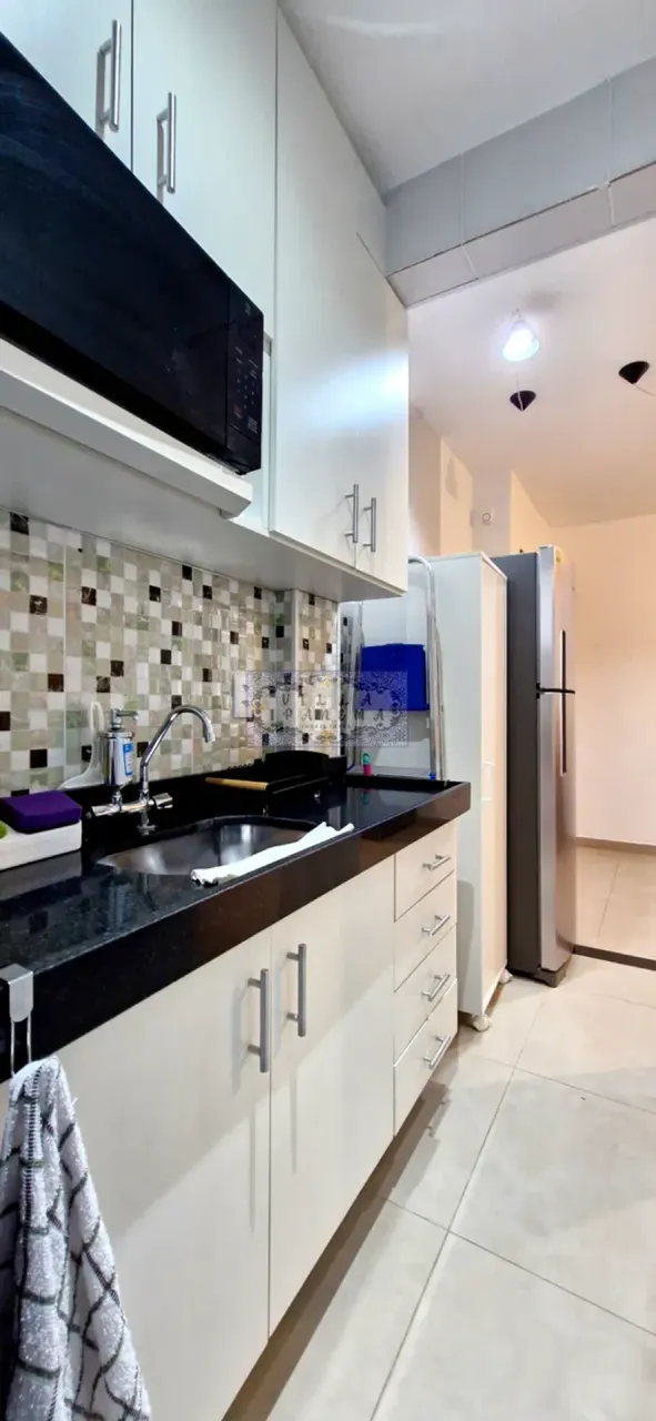 Furnished 1-bedroom apartment with a glassed-in balcony — photo 11