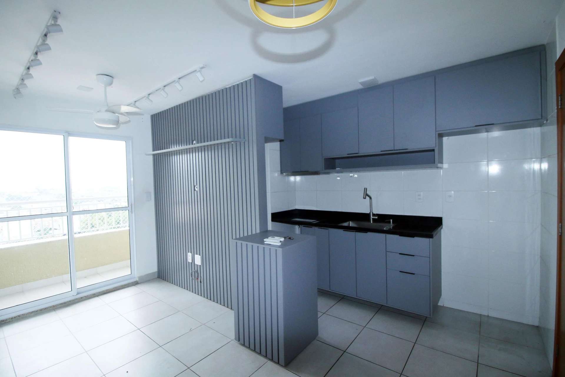 2-bedroom apartment with a mountain view — photo 2