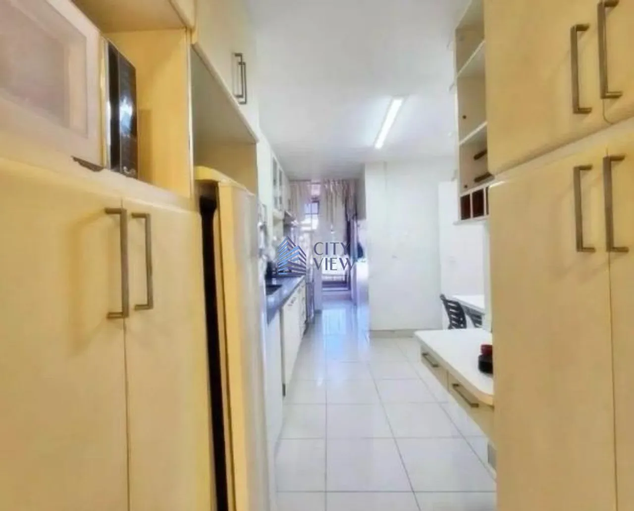 Furnished 4-bedroom apartment with 144 m² and a balcony — photo 2
