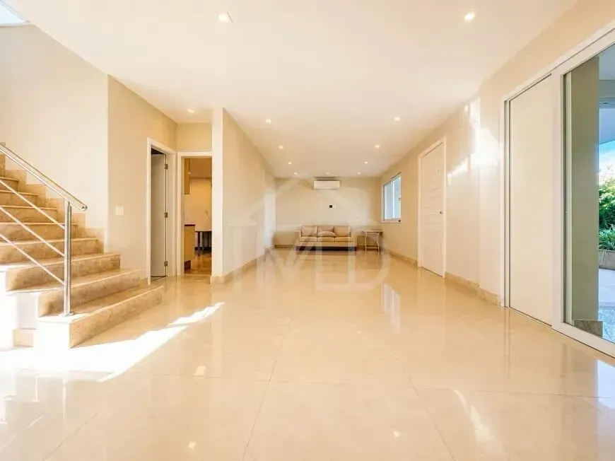 House with 4 bedrooms and 5 bathrooms, 360 m² — photo 19