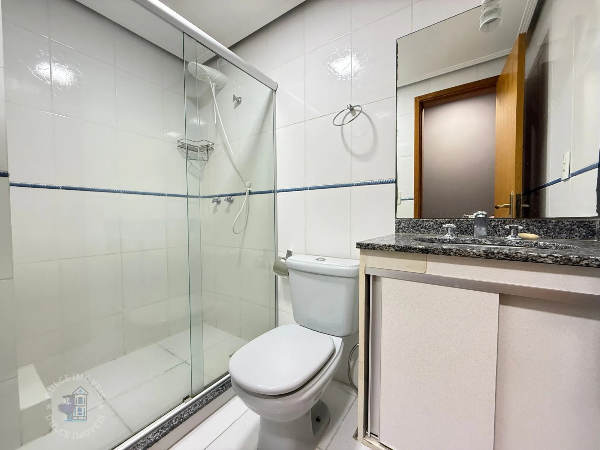 3-bedroom apartment with 1 en-suite and balcony — photo 5