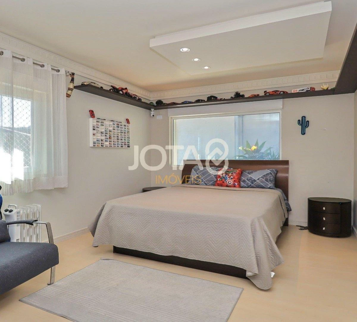 House with 5 suites, 8 baths and 6 parking spaces — photo 3