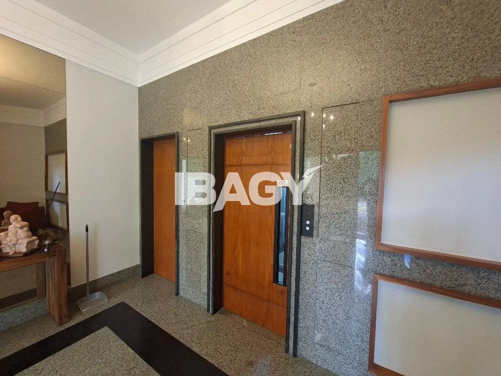 302 m² apartment with a water view and a bathtub — photo 49