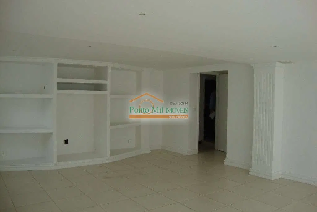 Будинок на 4 спальні з 3 суїтами 270 м² без паркування — photo 3