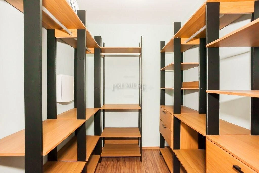 4-bedroom house with a walk-in closet in Curitiba — photo 7