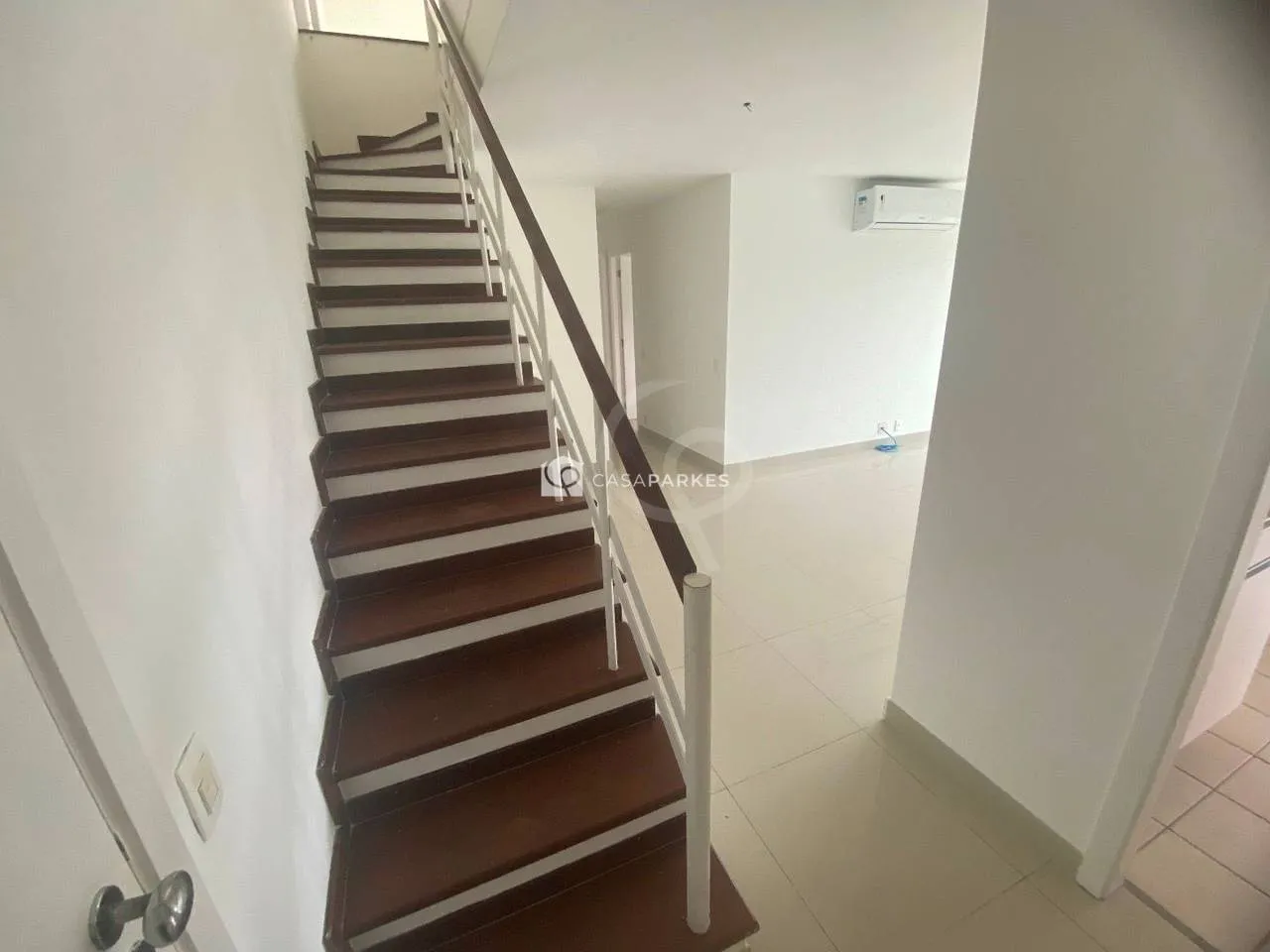 Apartment on the 9th floor with a glass-enclosed balcony — photo 34
