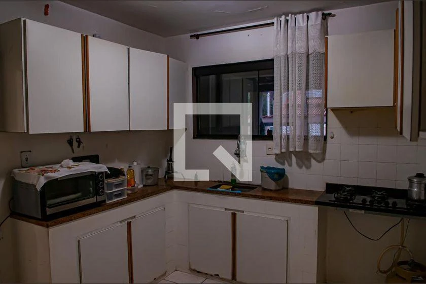 Furnished house with 3 bedrooms and 300 m², balcony — photo 19