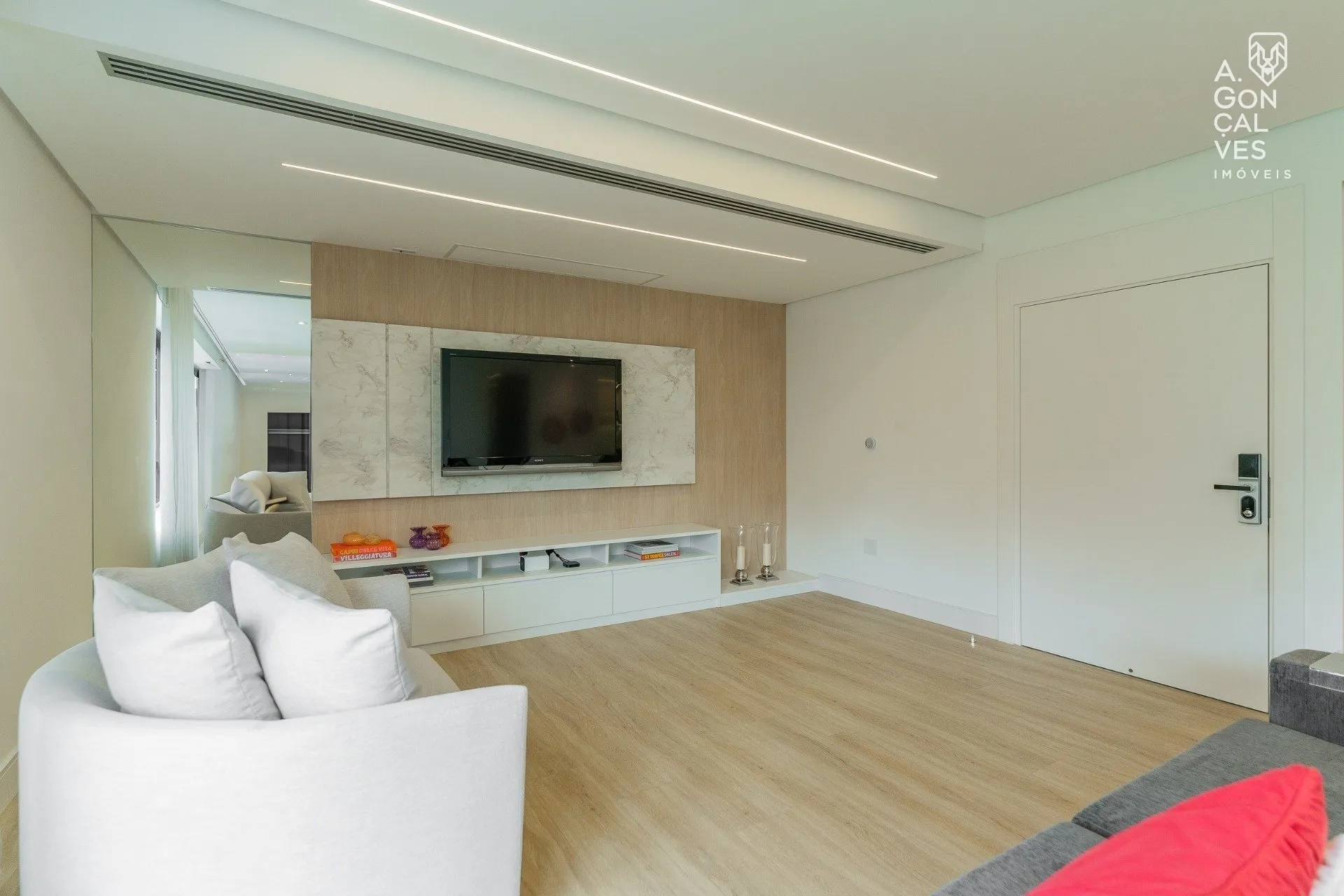 Furnished 223 m² apartment with 3 en-suites and 3 parking spots — photo 36