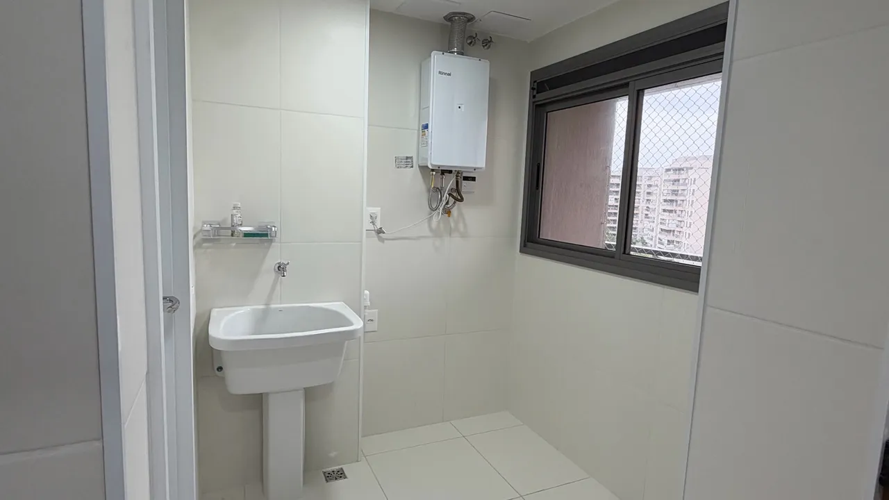 3-bedroom apartment in a building with a gym — photo 11