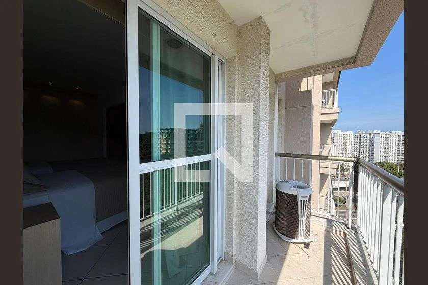 Студия 37 м² с балконом и компактной кухней — photo 7