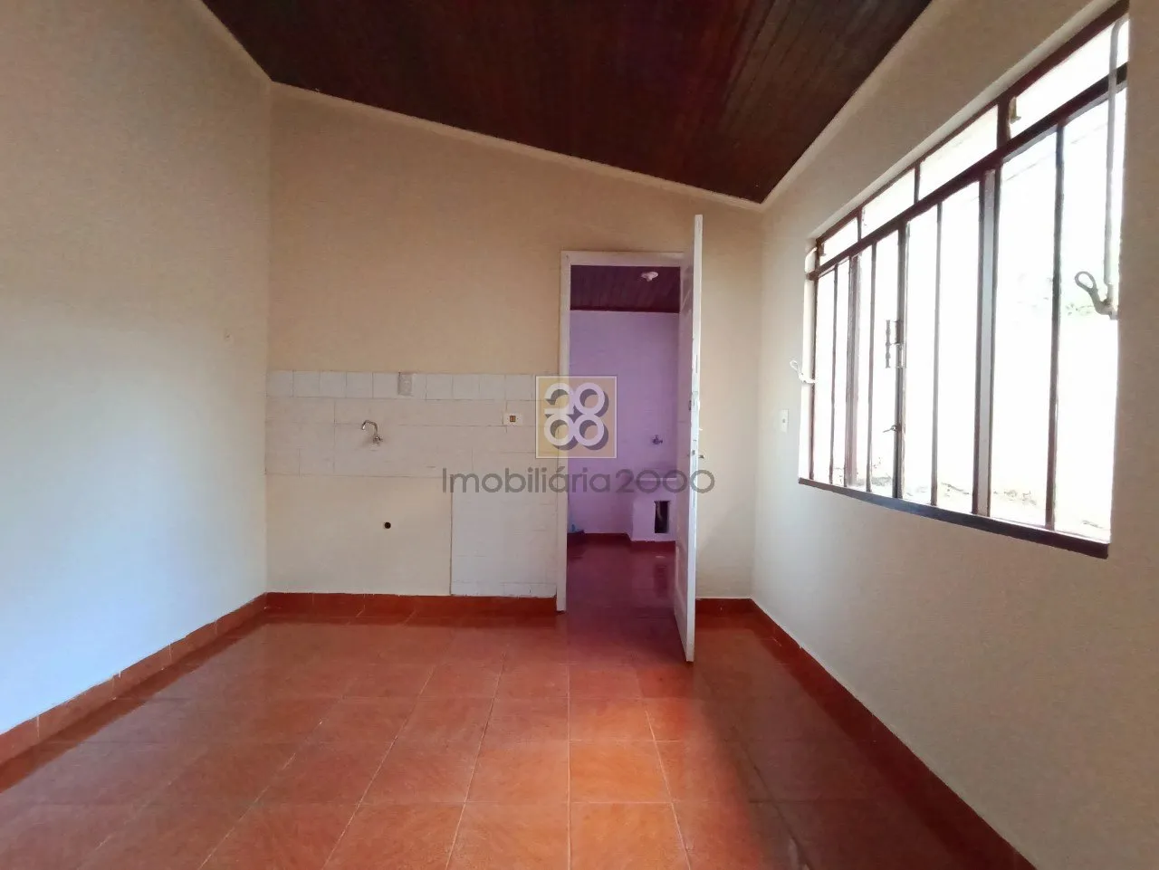House, 40 m², with wood or laminate floors — photo 2