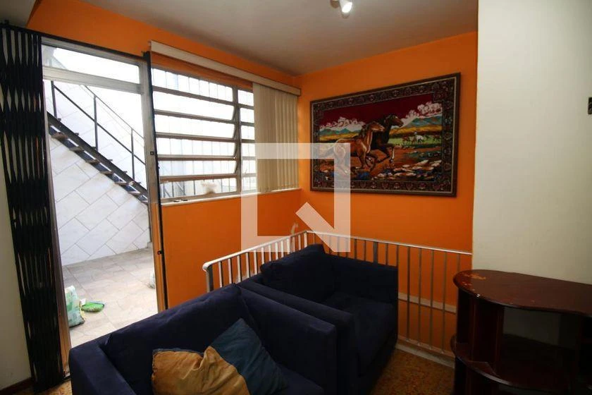 Casa com 4 quartos e 297 m², sem vaga