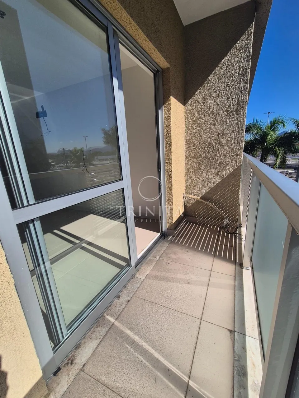 2-bedroom 2-bath apartment with open-plan kitchen and balcony — photo 5