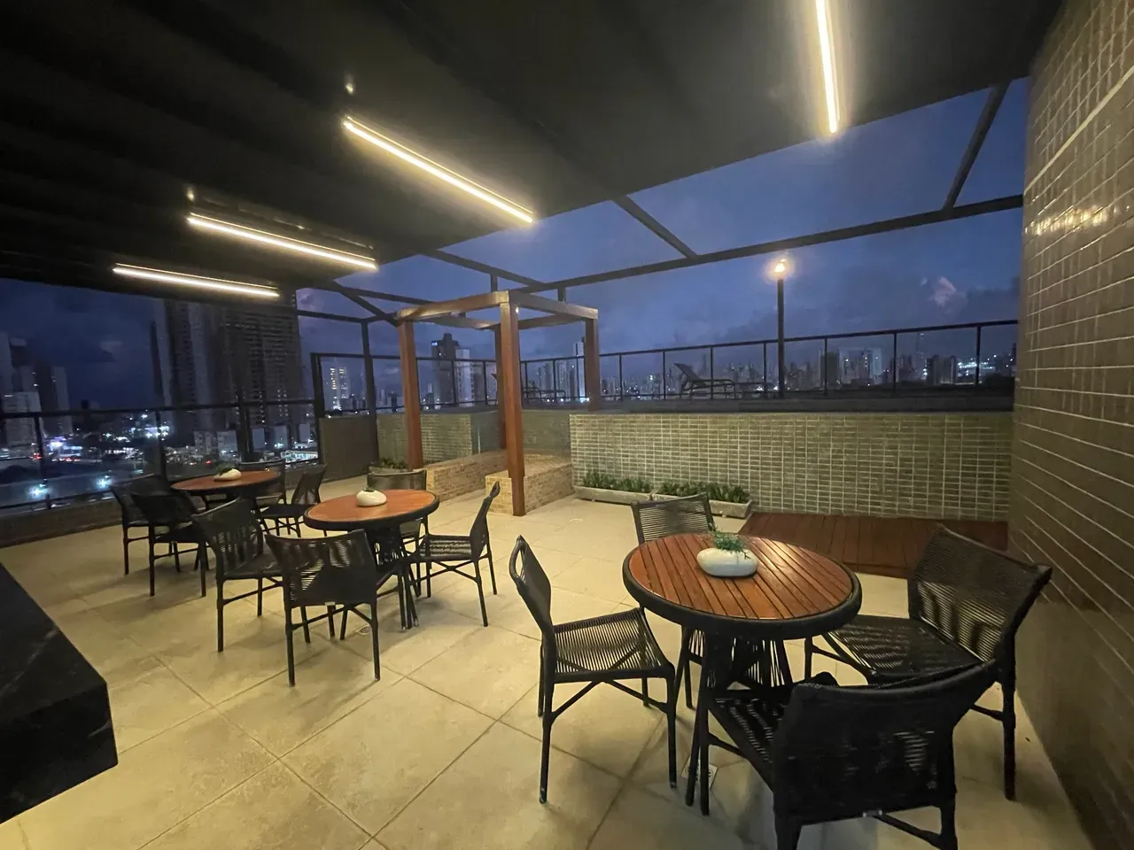 3-bedroom apartment with a grill on the balcony — photo 24