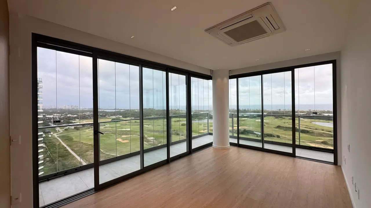 Apartment with 4 bedrooms, 5 bathrooms and enclosed balcony — photo 13
