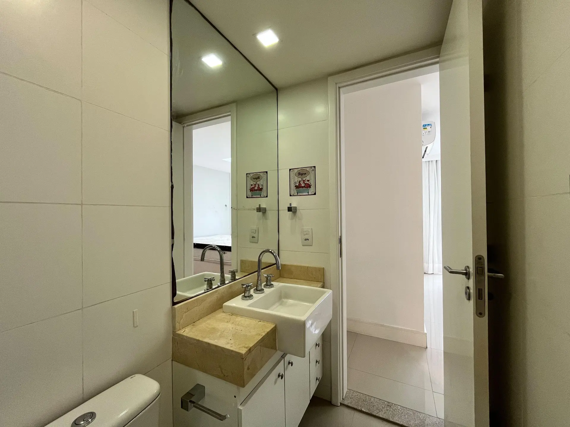 Furnished apartment, 148 m², with a glass-enclosed balcony — photo 18