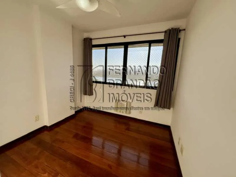 3-bedroom apartment with balcony grill and fitted details — photo 8