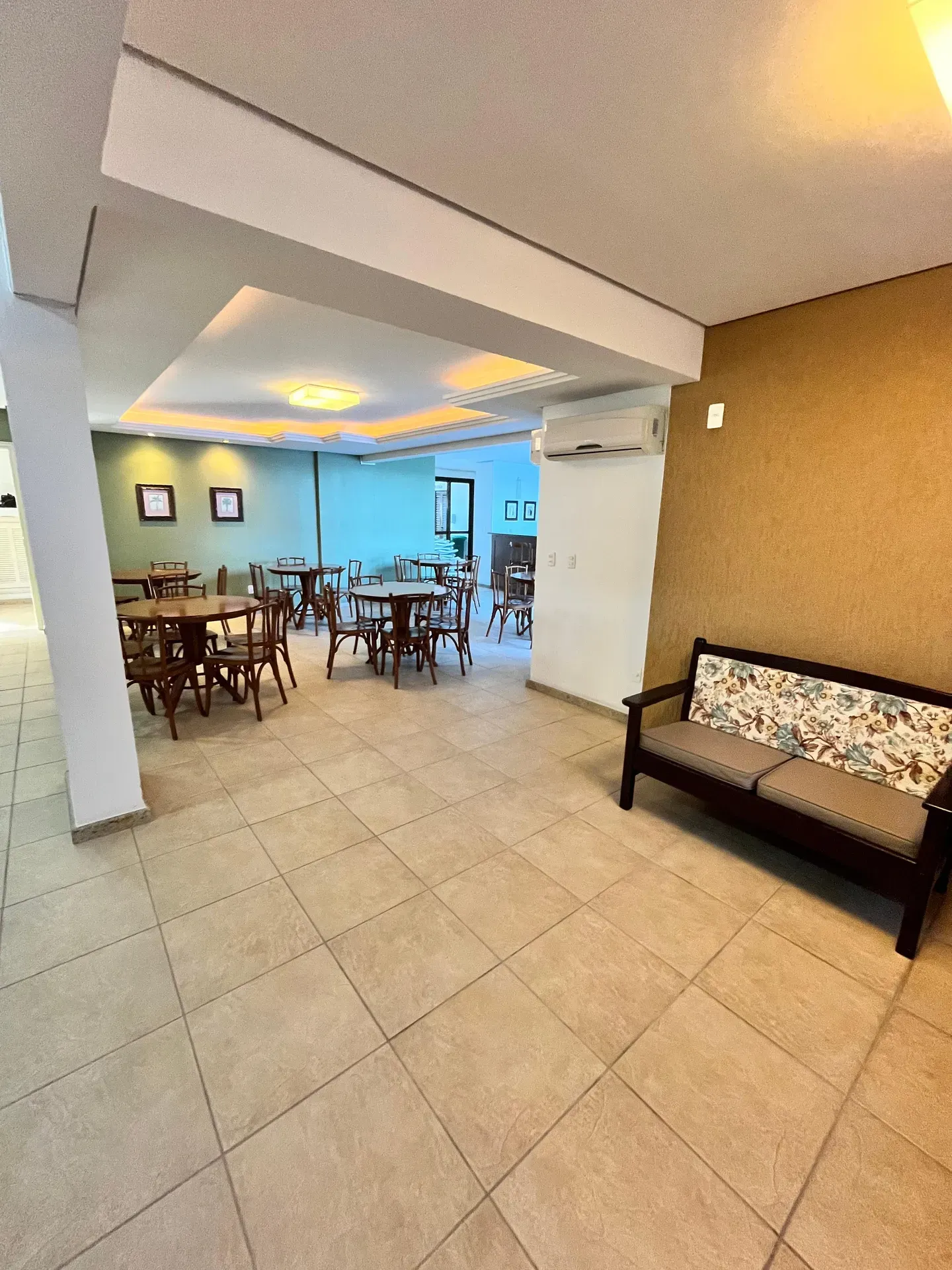 Furnished 3-bedroom apartment with 3 bathrooms — photo 27