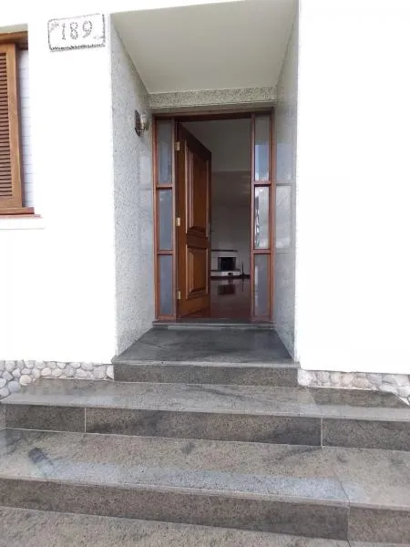 Bathtub in a 5-bedroom house, 250 m² — photo 12
