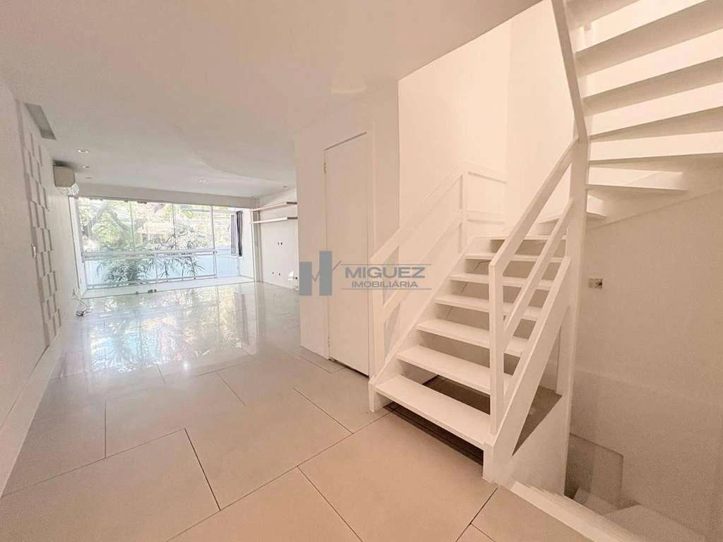 273 m² triplex house with 3 parking spaces and 5 baths — photo 24