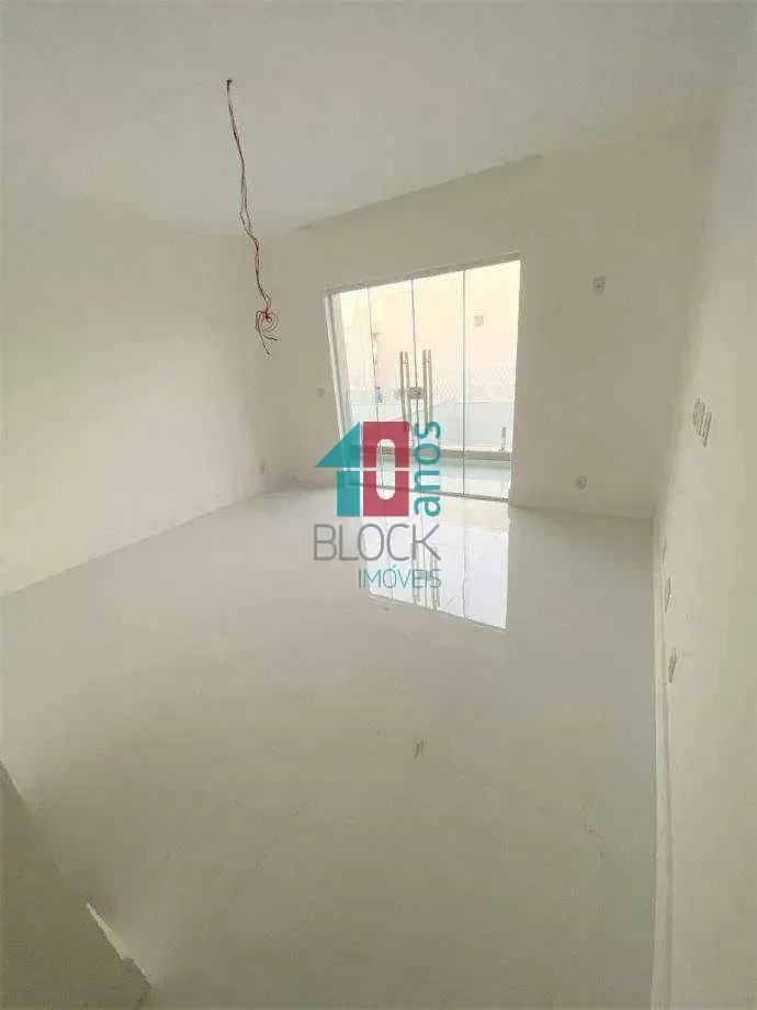 House with a gas open-plan kitchen and 4 bedrooms — photo 16