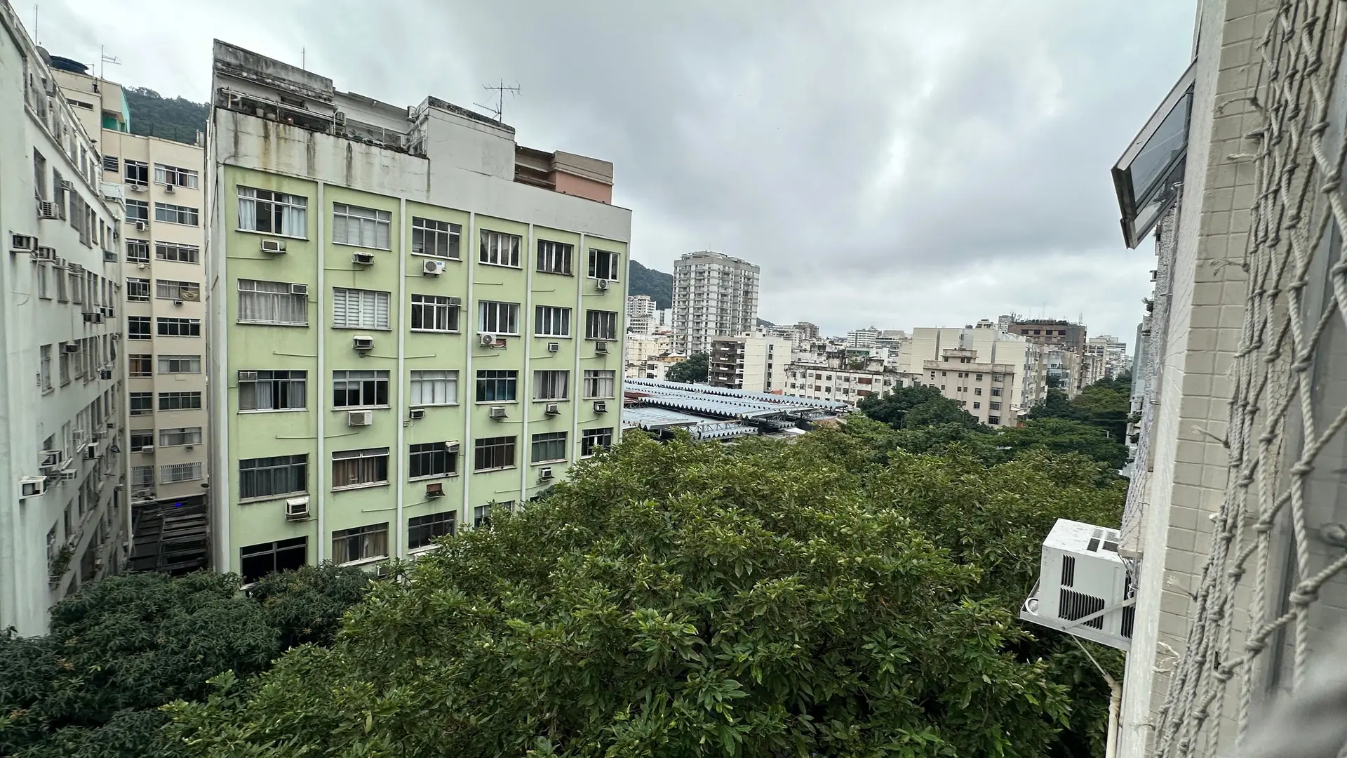1-bedroom apartment with a separate kitchen and no parking — photo 3