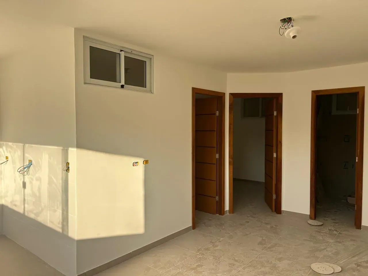 Apartment with 2 bedrooms and ceramic tile floors — photo 2