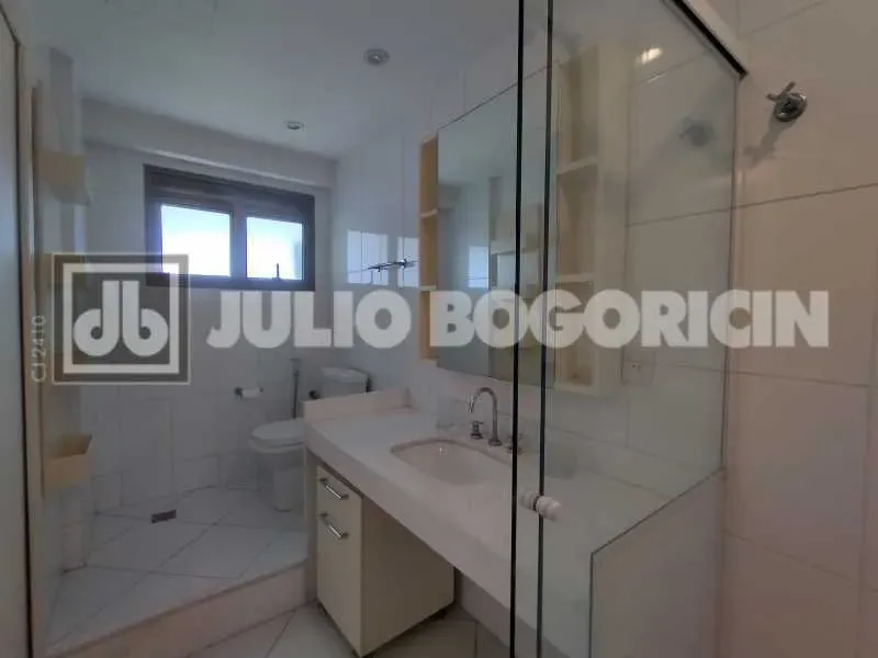 Furnished apartment with 3 bedrooms and a balcony — photo 18