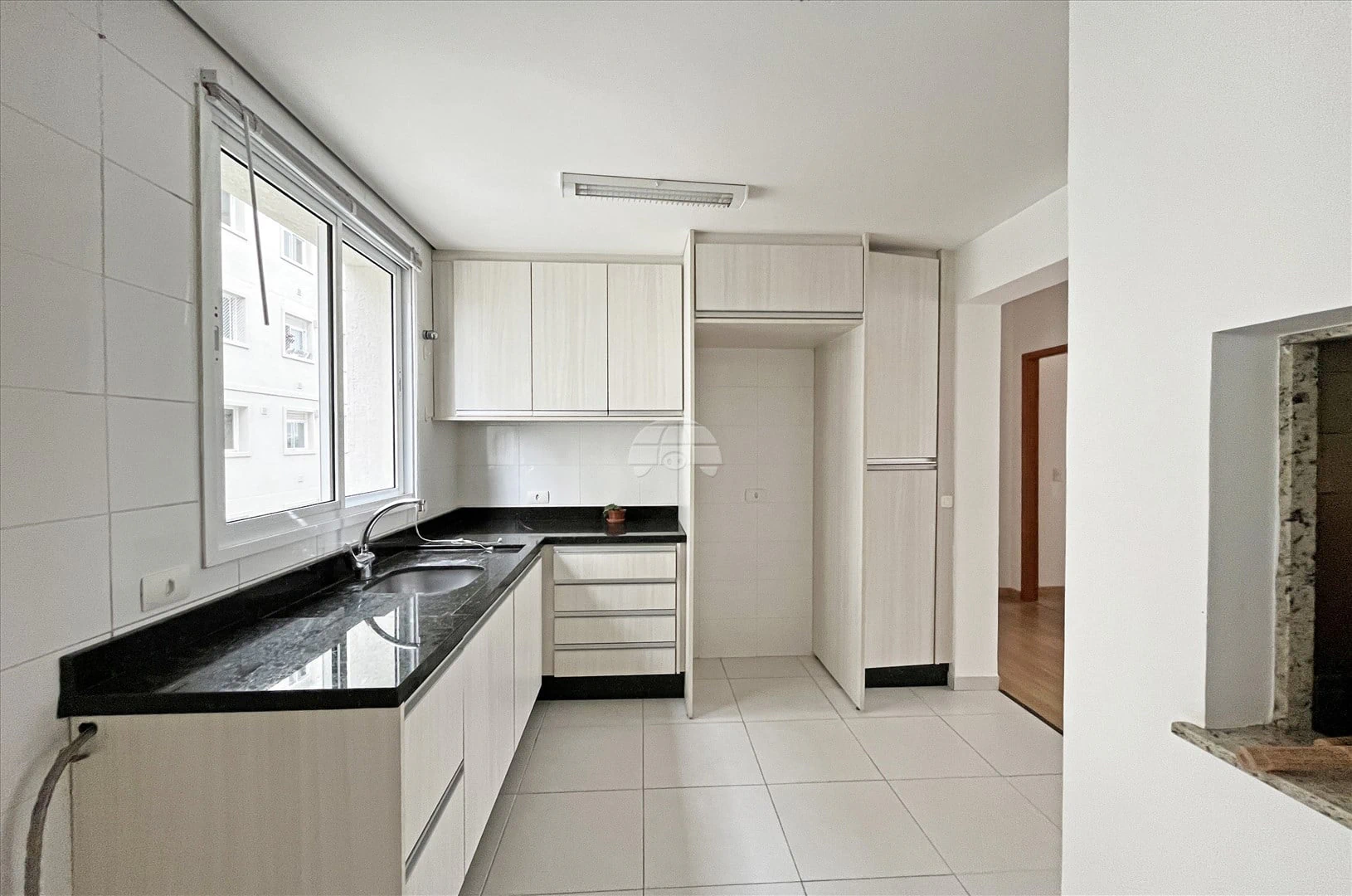 Apartment, 150 m², with wood or laminate floors — photo 5