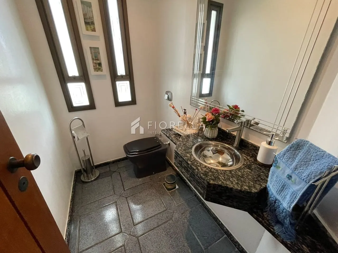 Furnished house, 376 m², with a water view — photo 22