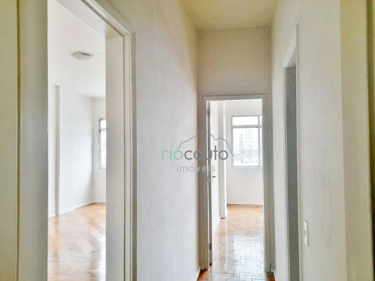 Unfurnished 2-bedroom apartment with 2 bathrooms and parking — photo 16