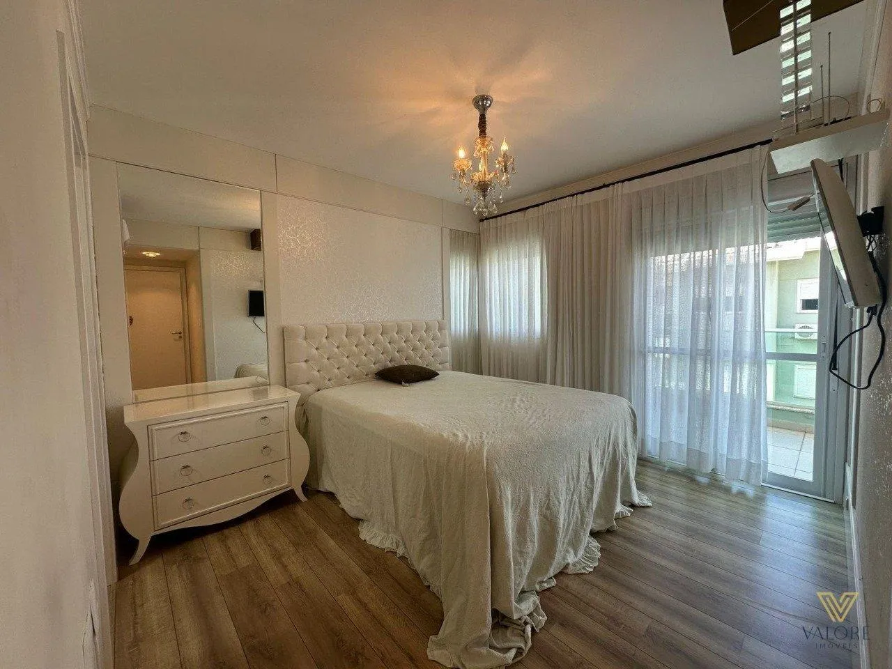 Walk-in closet in a 3-bedroom apartment, 227 m² — photo 19