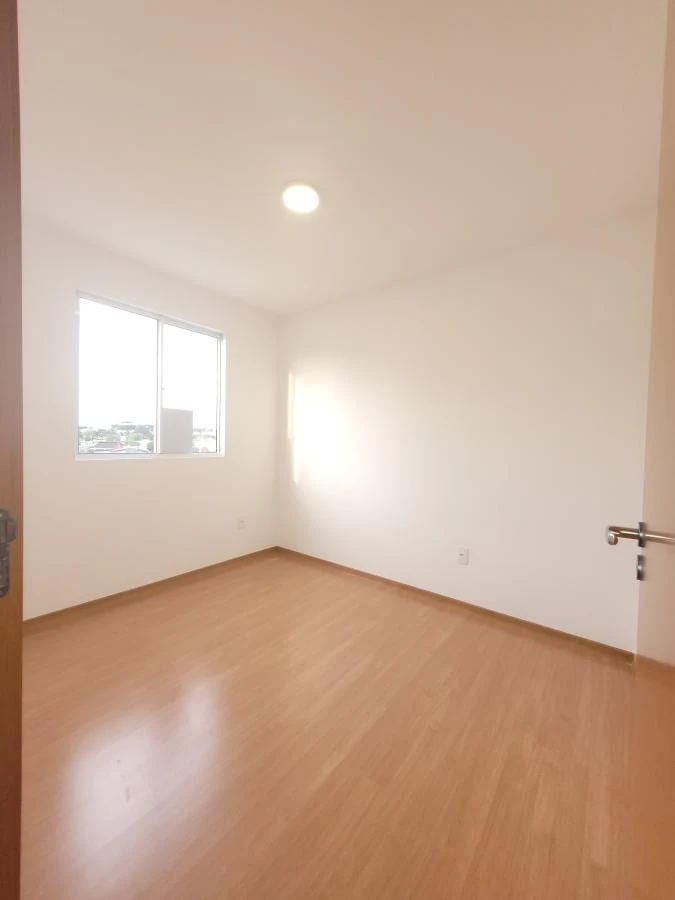 Wood or laminate floors in a 2-bedroom apartment, 58 m² — photo 4