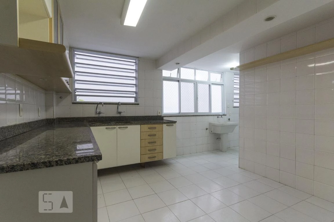 195 m² rental apartment with 3 bedrooms and 2 parking spaces — photo 2
