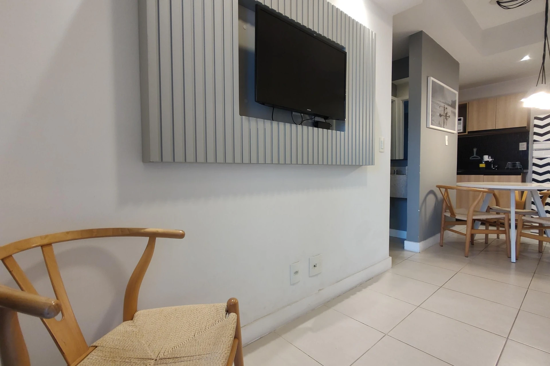Furnished 1-bedroom apartment with an open-plan kitchen — photo 29